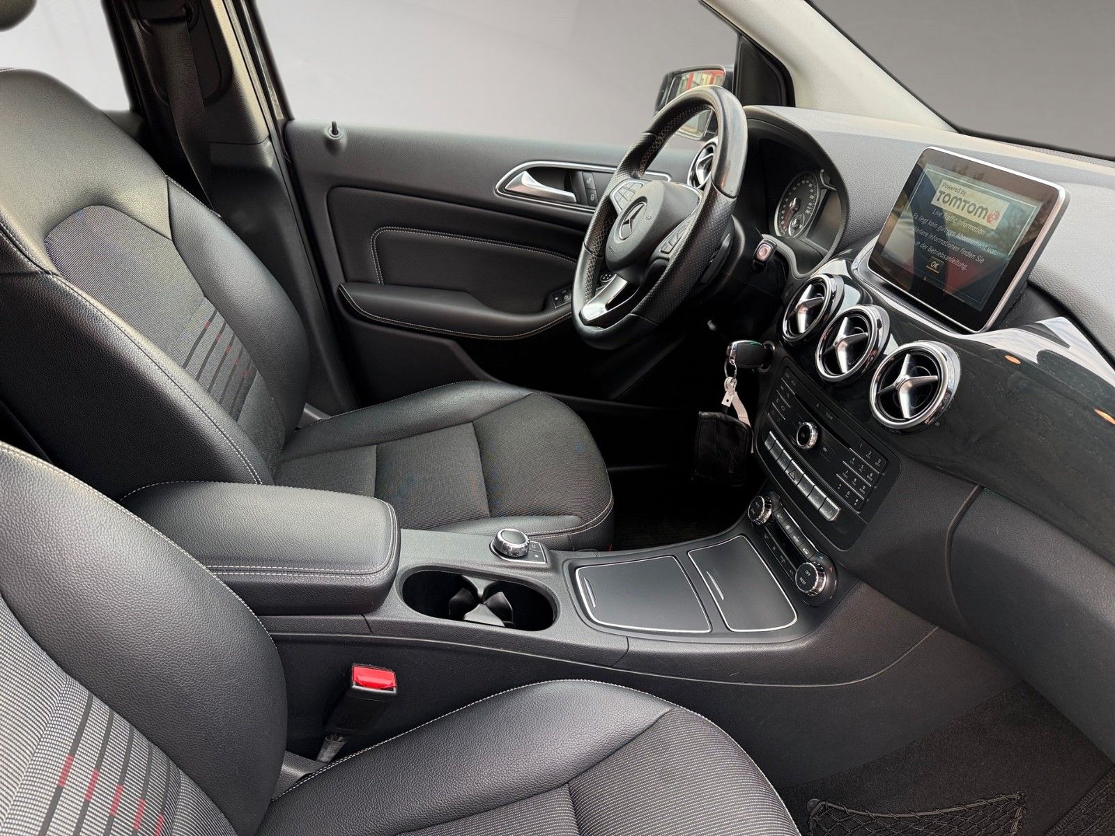Fahrzeugabbildung Mercedes-Benz B 200 BlueEFFICIENCY Sports Tourer*AHK*Harman-K.