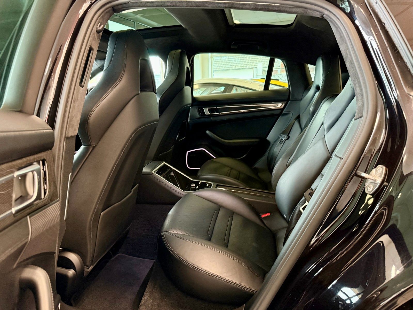 Fahrzeugabbildung Porsche Panamera GTS SportDesign/Panorama/ACC/Carbon/DAB