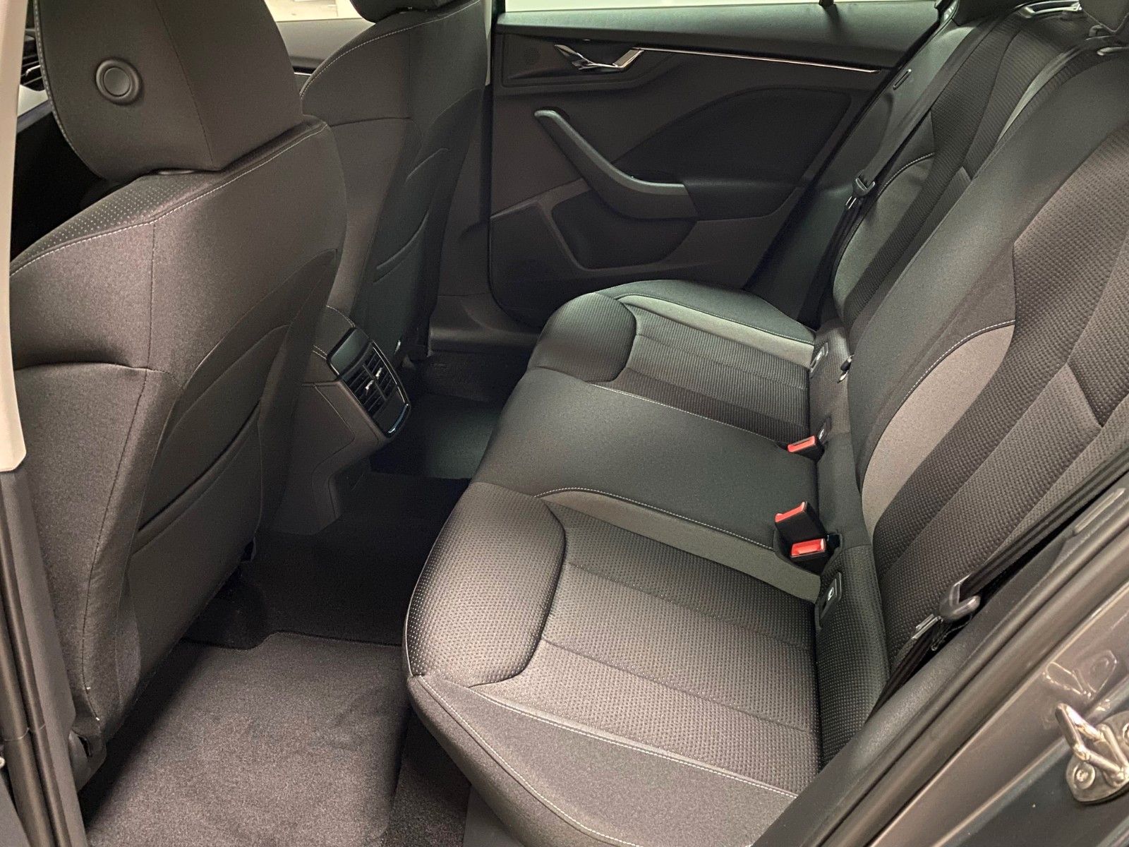 Fahrzeugabbildung SKODA Kamiq 1.5l TSI DSG TOUR+5 JahGARANTIE+KAMERA+PDC