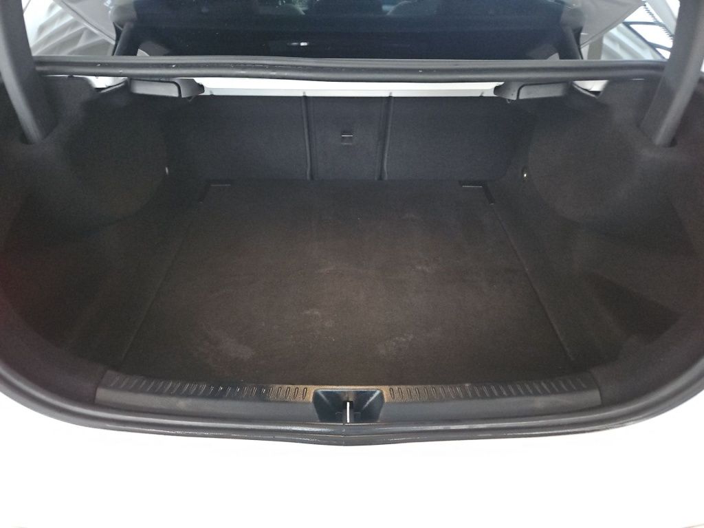 Fahrzeugabbildung Mercedes-Benz A 200 AMG Distronic+ AHK LED SHZ Sport Ambie.