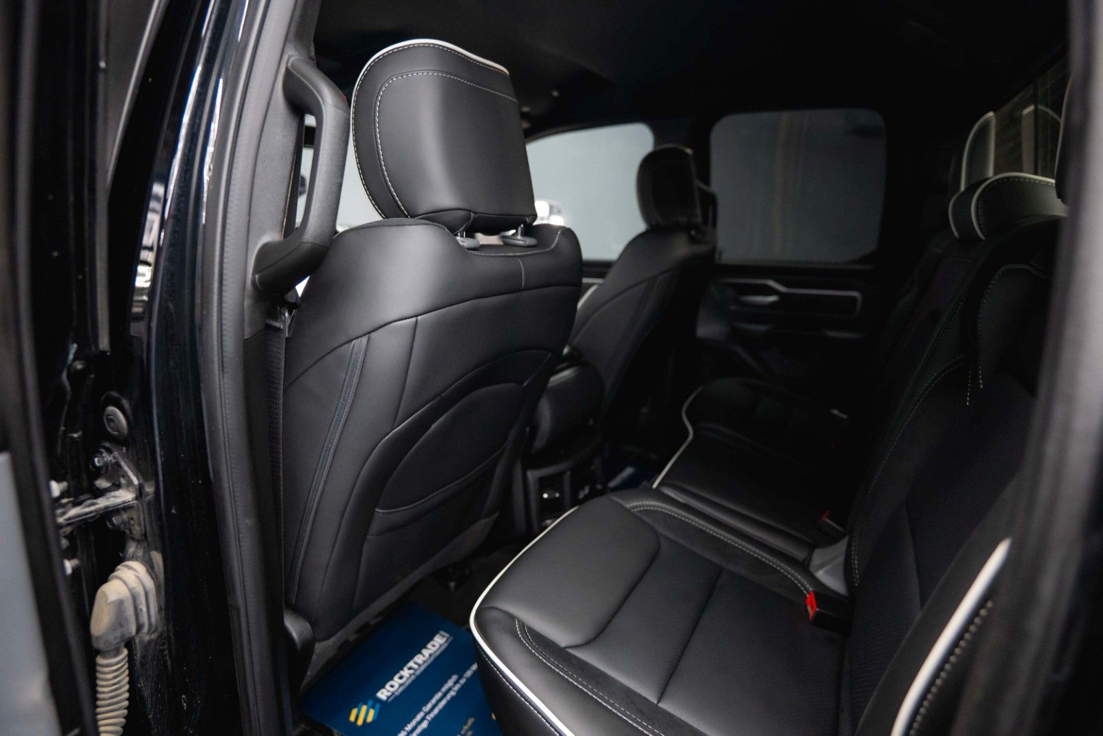 Fahrzeugabbildung Dodge RAM 5.7 V8 HEMI 4x4 OFFROAD Night-Paket LONGBED