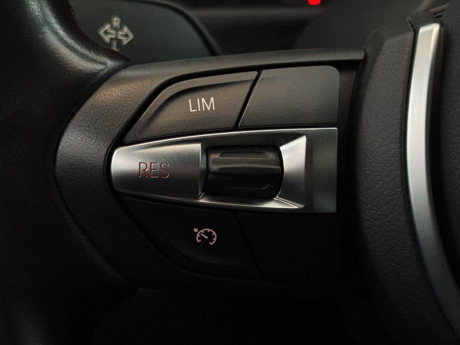 Fahrzeugabbildung BMW 430i Coupe M Sport Navi SHZ PDC Temp LED 19"