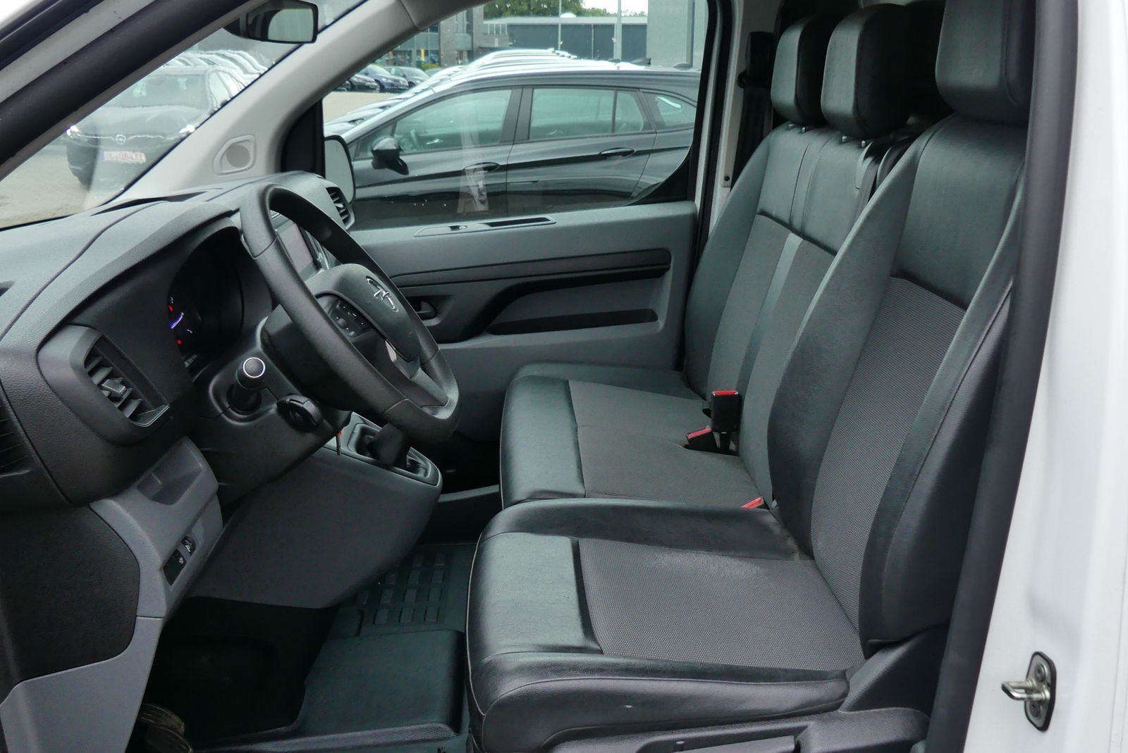 Fahrzeugabbildung Opel Vivaro 2.0 D Cargo Edition Lang NAV+KAMERA+SHZ