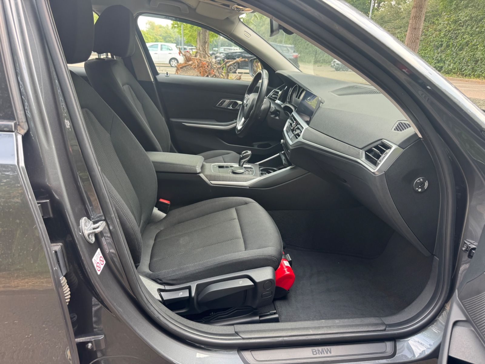 Fahrzeugabbildung BMW 318 3 Limousine 318 d Advantage LED+Navi+Keyless