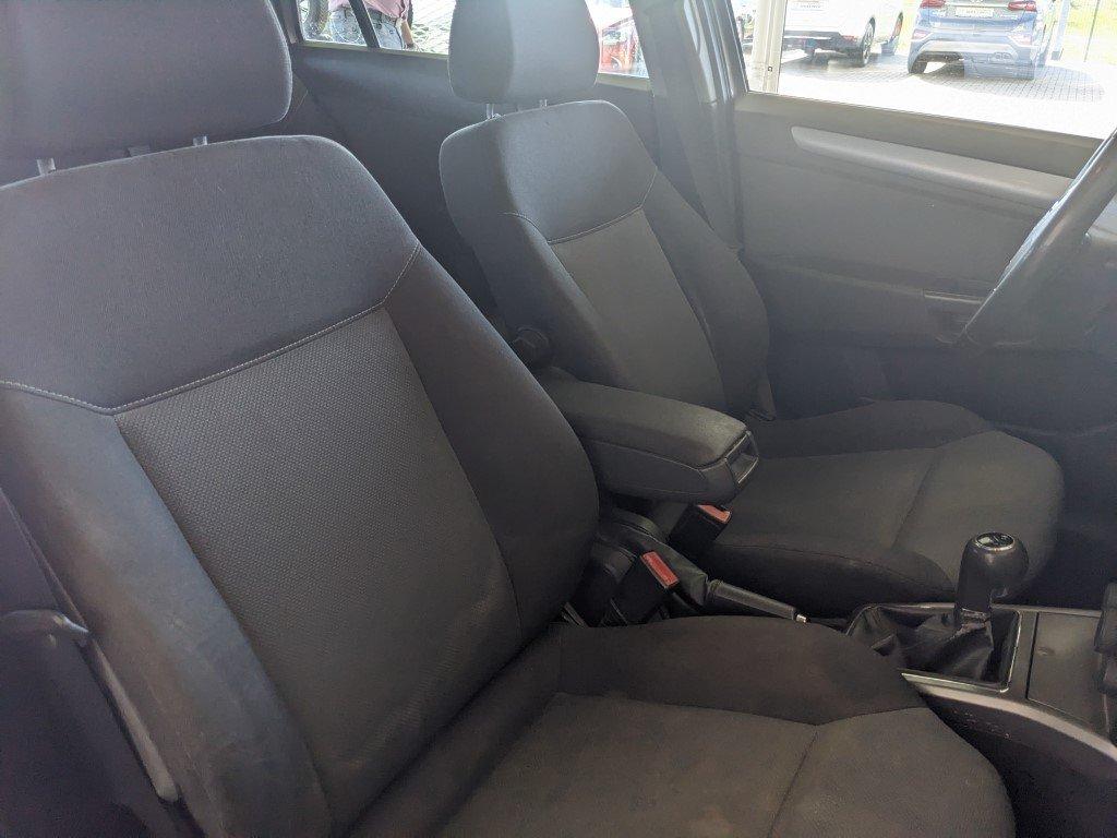 Opel Astra 2006 — photo 25