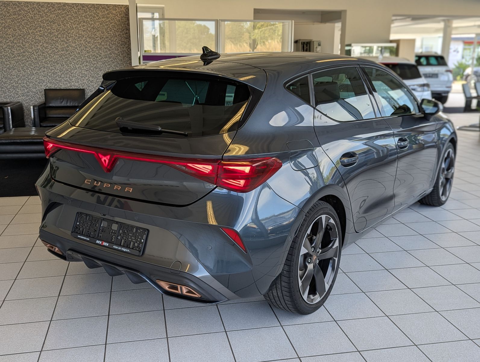 Fahrzeugabbildung CUPRA Leon 1.5 e-Hybrid Matrix Edge-Intelligent-Paket