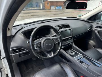 Jaguar F-Pace - 11