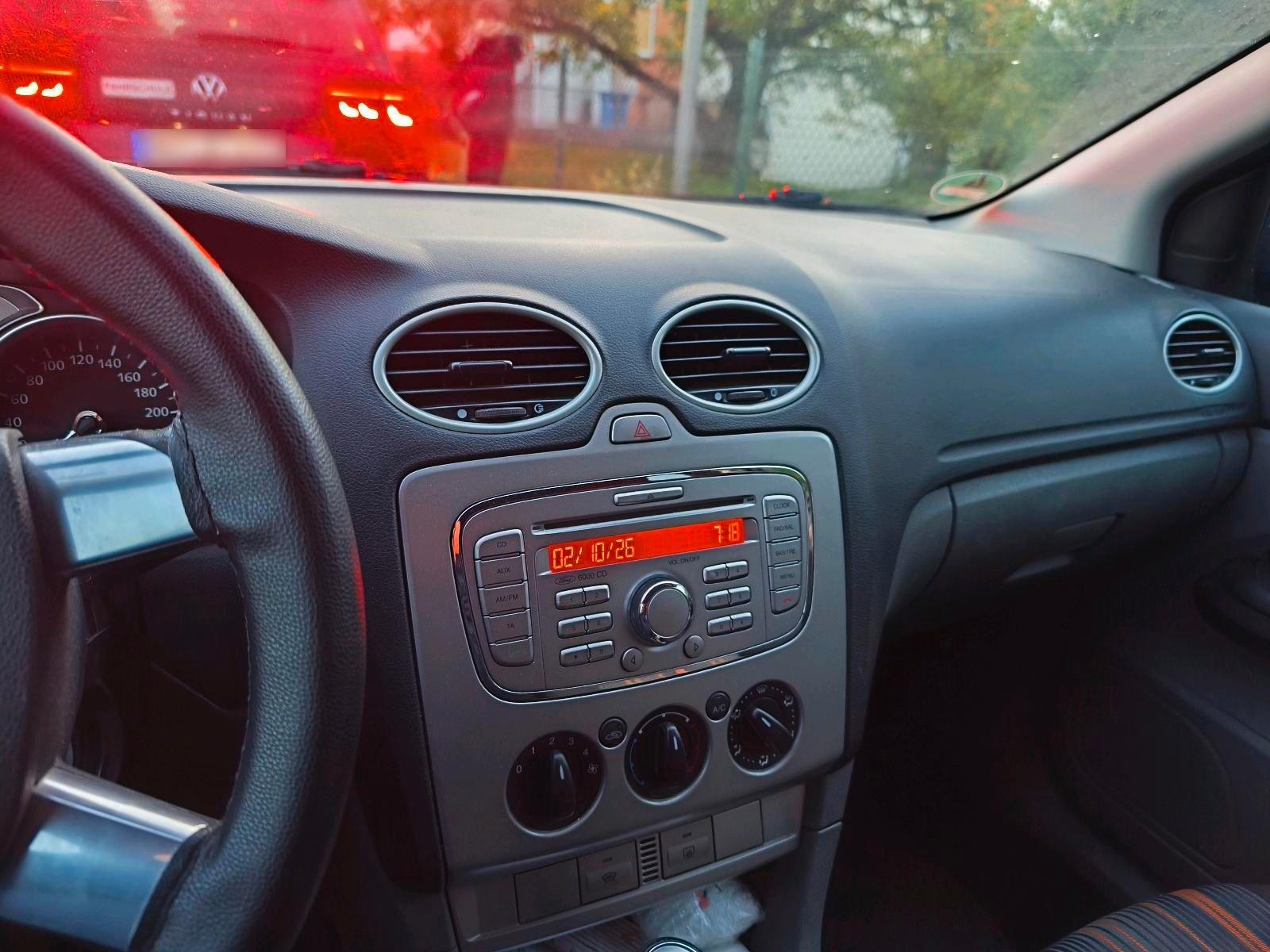 Ford Focus 2008 — interior