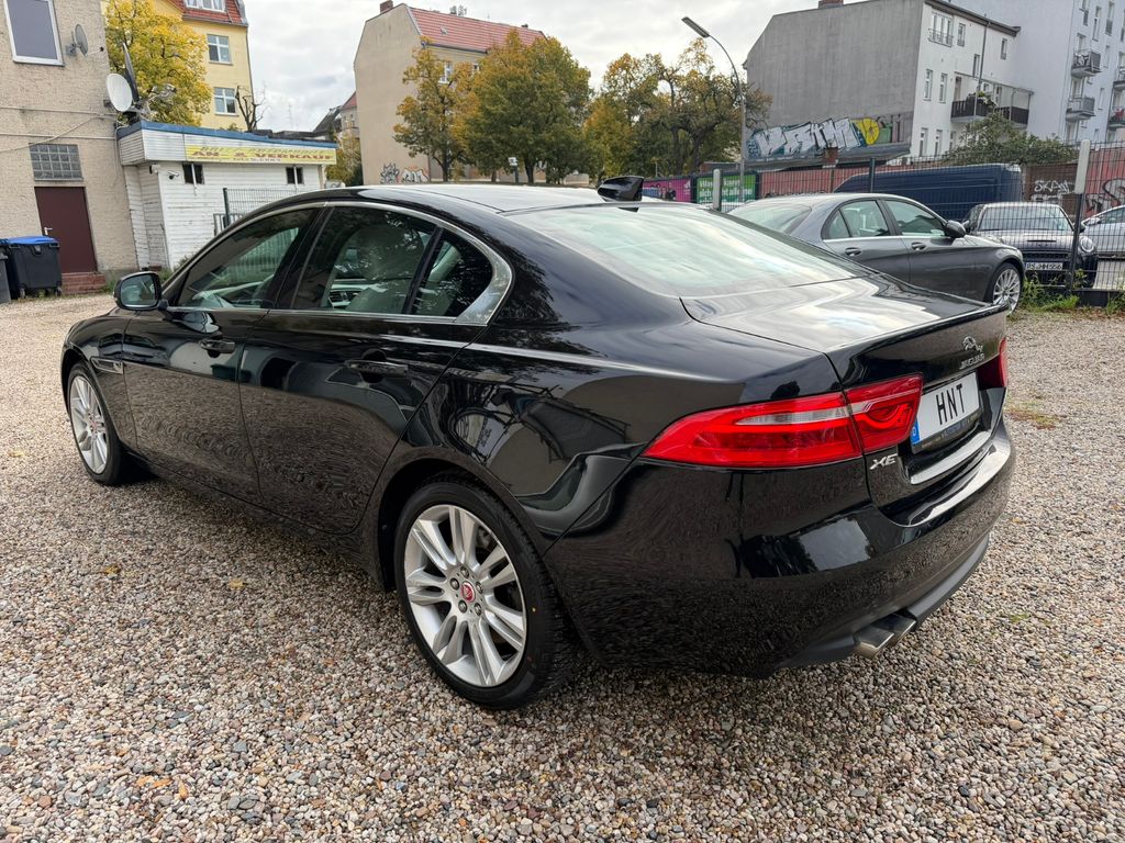 Jaguar XE 20d 180PS Automatik*Leder*Navi*Xenon