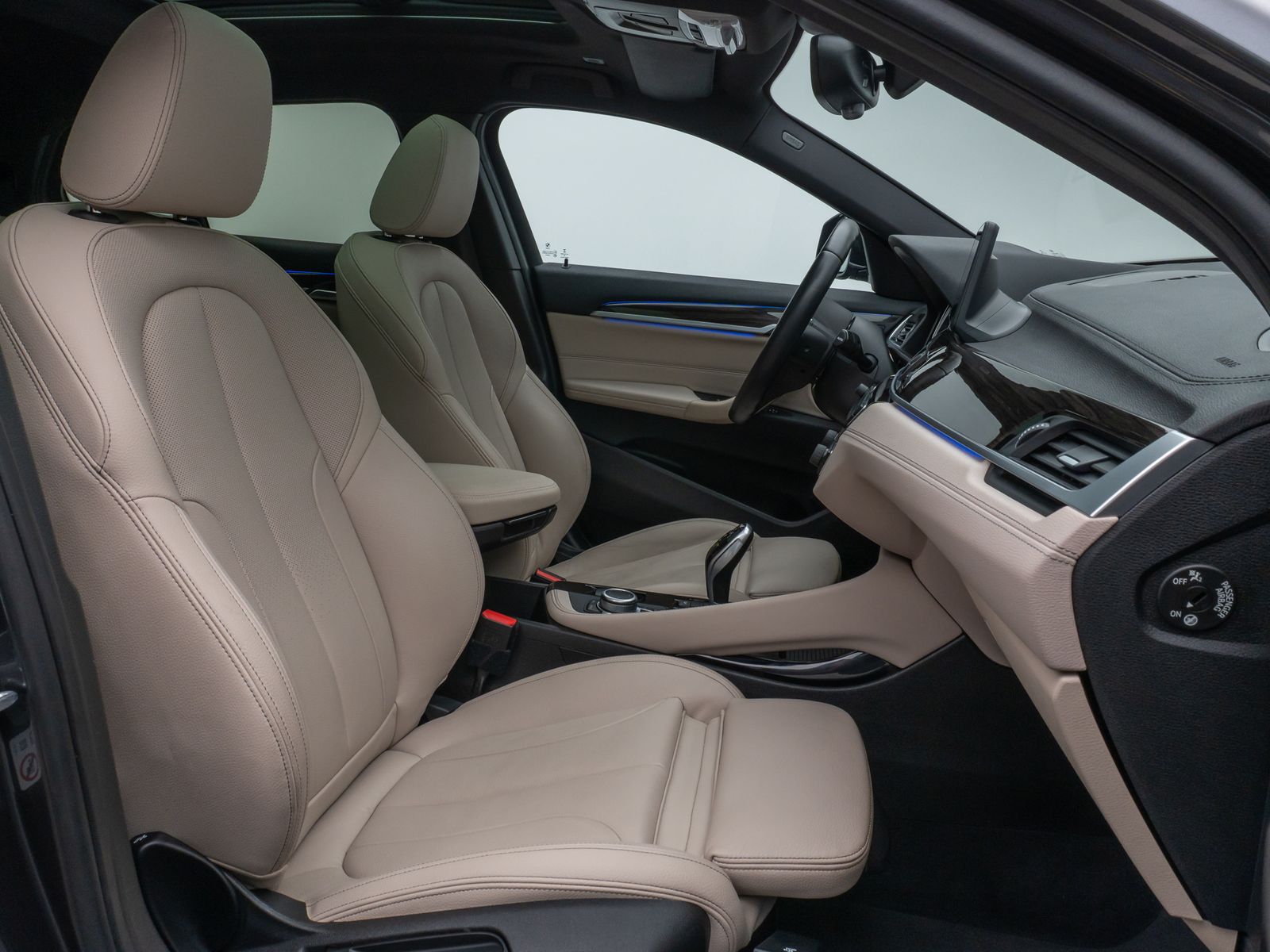 Fahrzeugabbildung BMW X2 xD20d M Sport Panorama Kamera HUD DAB Komfort