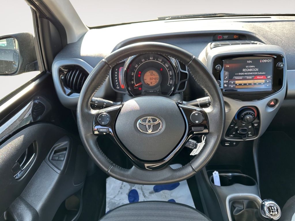 Fahrzeugabbildung Toyota Aygo x-play club