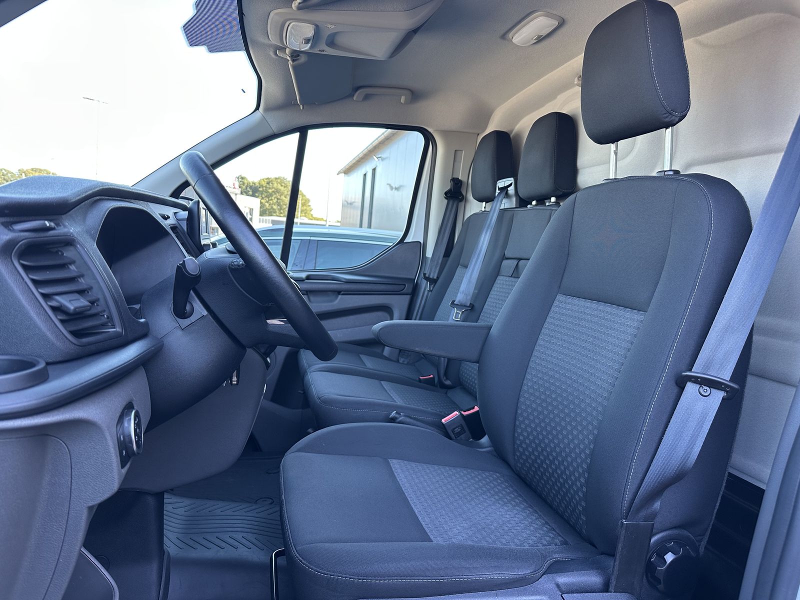 Fahrzeugabbildung Ford Transit Custom 300 L2H1 DAB+WLAN+KAMERA+PP+1HD+B