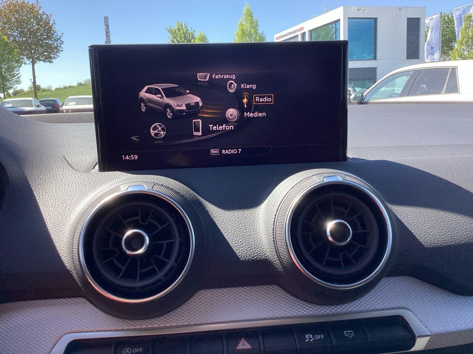 Audi Q2 30 TFSI, LED, PDC, MFL, CarPlay, Sitzh., миниатюра 9