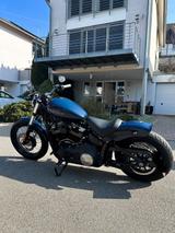 Harley-Davidson Street Bob (2019) Billiard Blue mit Umbauten - HARLEY-DAVIDSON STREET BOB UMBAU
