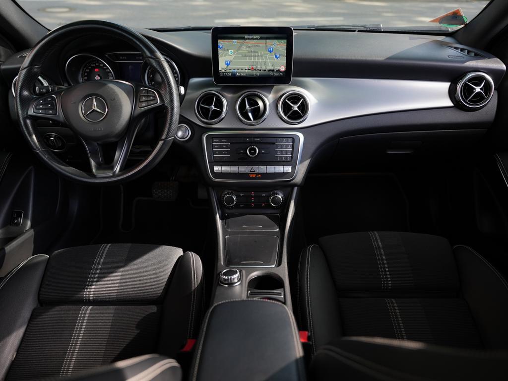 Mercedes-Benz GLA 220