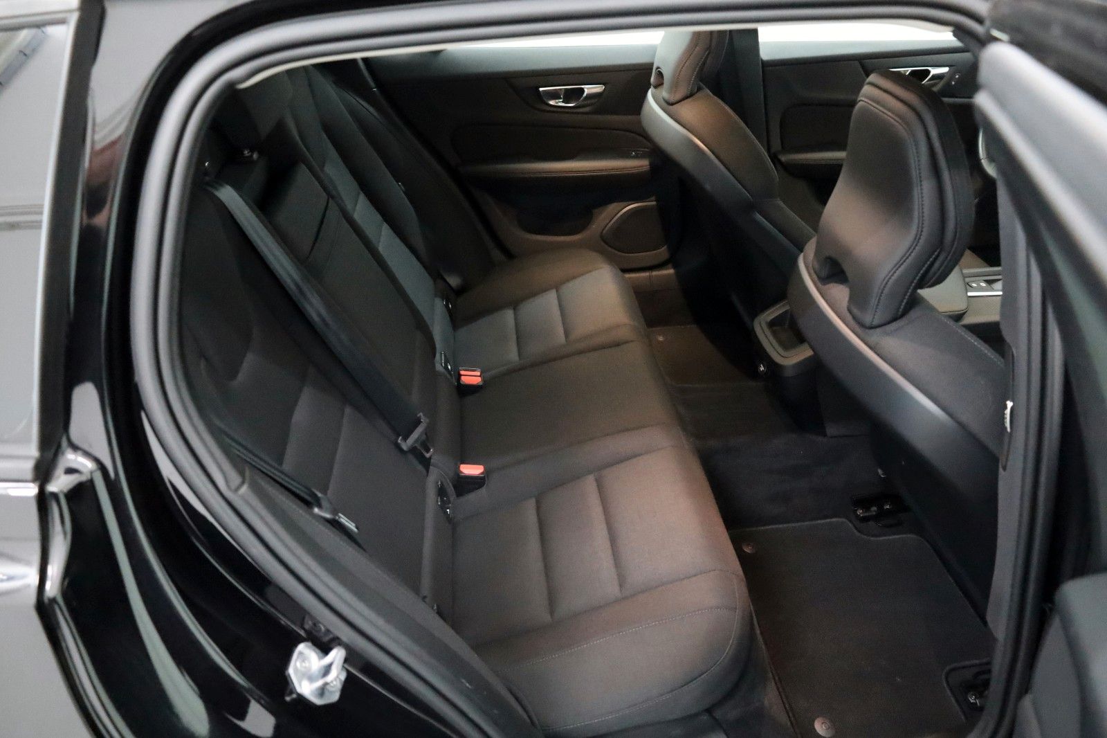 Fahrzeugabbildung Volvo V60 D3, Navi,LED,PDC v.h.,Carplay,ACC