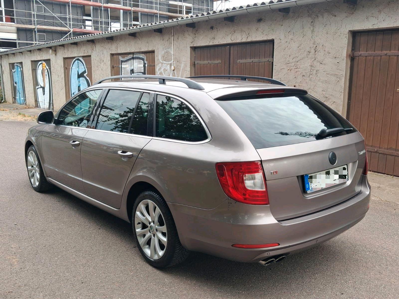Skoda Superb 2012 — photo 9