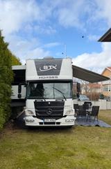 Mercedes-Benz Low mileage horse truck with pop-out - Mercedes-Benz Low
