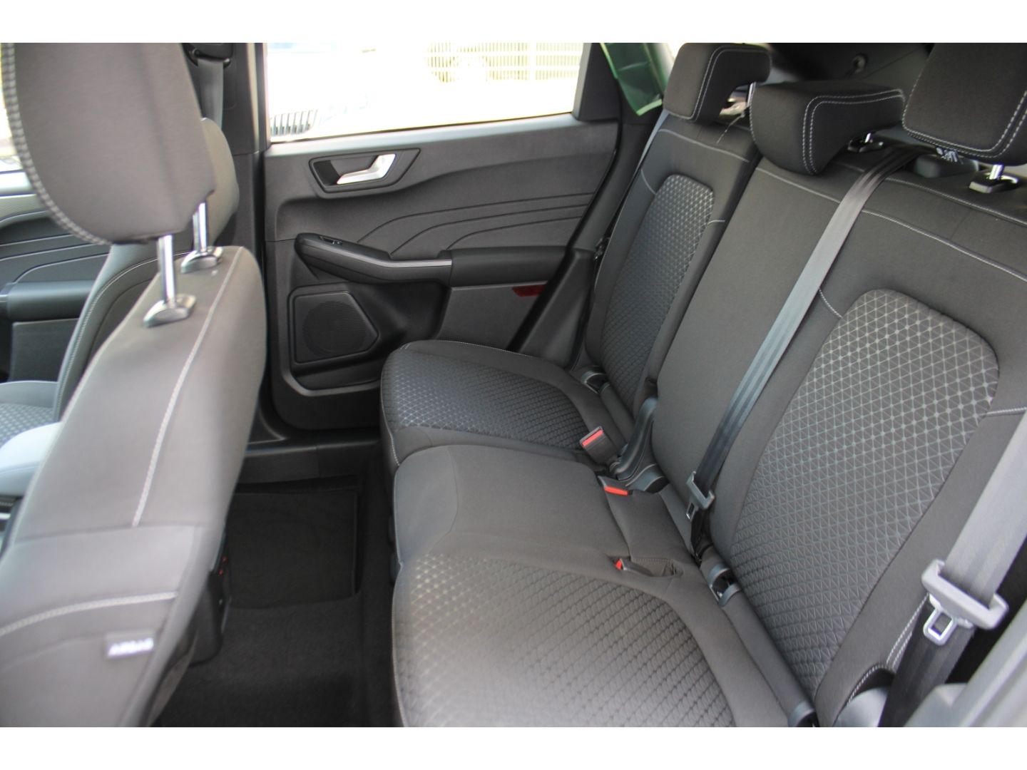FORD Kuga 1,5 EcoBoost Titanium ACC LED 360 Gr. Navi - Image 8
