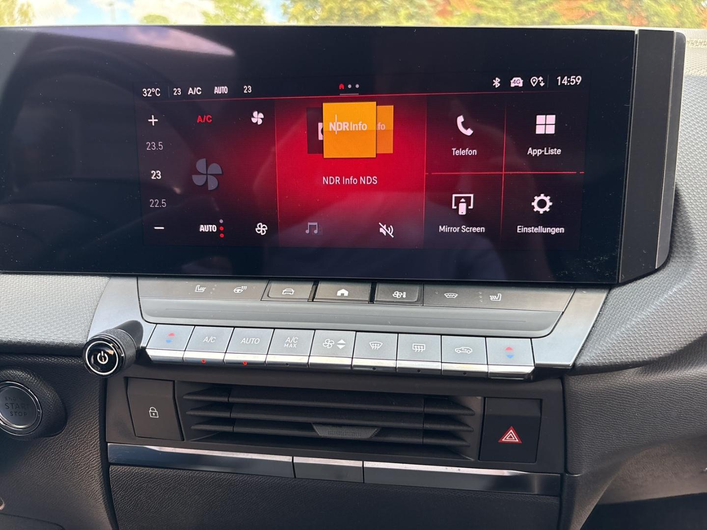 Opel Astra Electric Ultimate 54kWh Infotainment Tech 