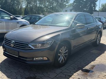 Volkswagen Passat - 1