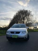 Volkswagen Touran 1.6 FSI Highline Highline - Volkswagen Touran: Fsi