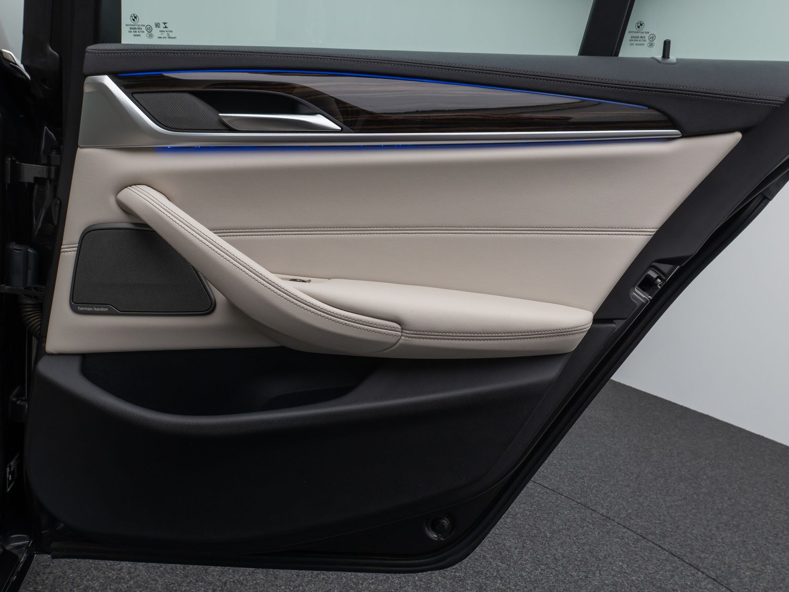 Fahrzeugabbildung BMW 540i Luxury Line Kamera Glasdach Laser HUD H/K