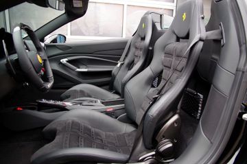 Ferrari F8 Spider*Lift,Racing-Seats,Carbon,JBL,Dt. Ausl.