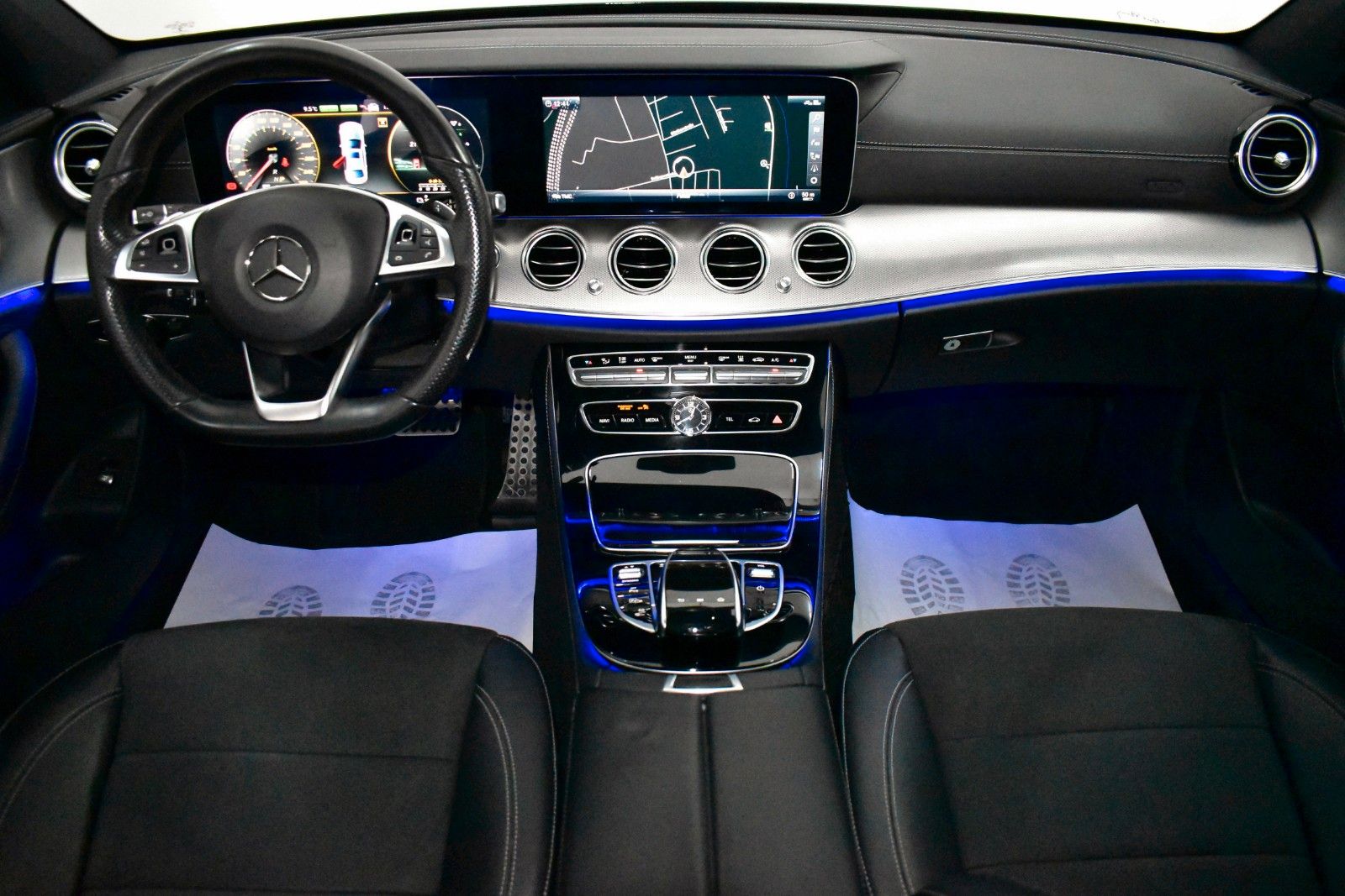 Fahrzeugabbildung Mercedes-Benz E 350e AMG Line,Leder,Navi,LED,HUD,Panor,360°+WR