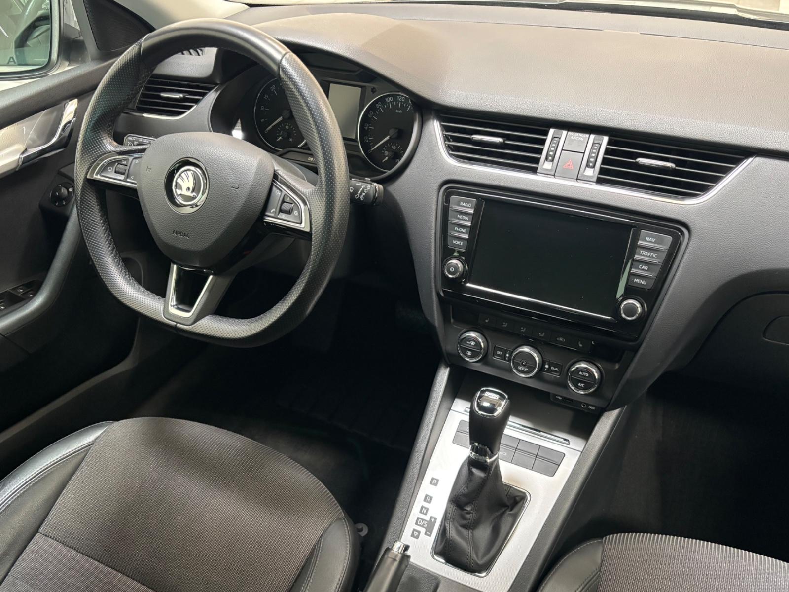 Skoda Octavia 2.0 TDI,Automatik,Scheckheft,Teilleder