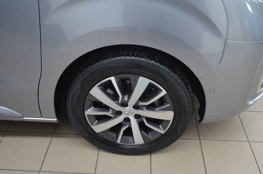 Toyota Proace 2,0-l-D L2 (8-Si.) Autm. Verso Team D*ACC