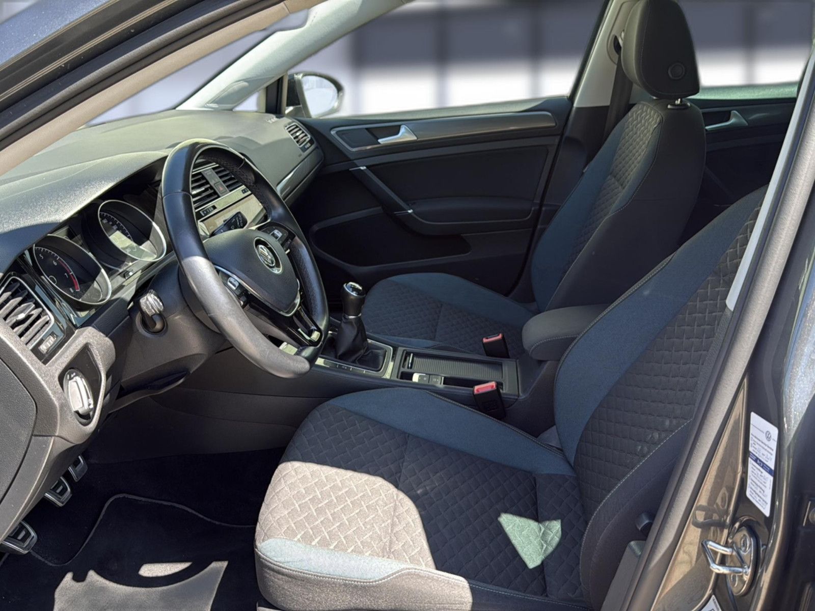 Fahrzeugabbildung Volkswagen Golf VII Lim. IQ.DRIVE / unfallfrei