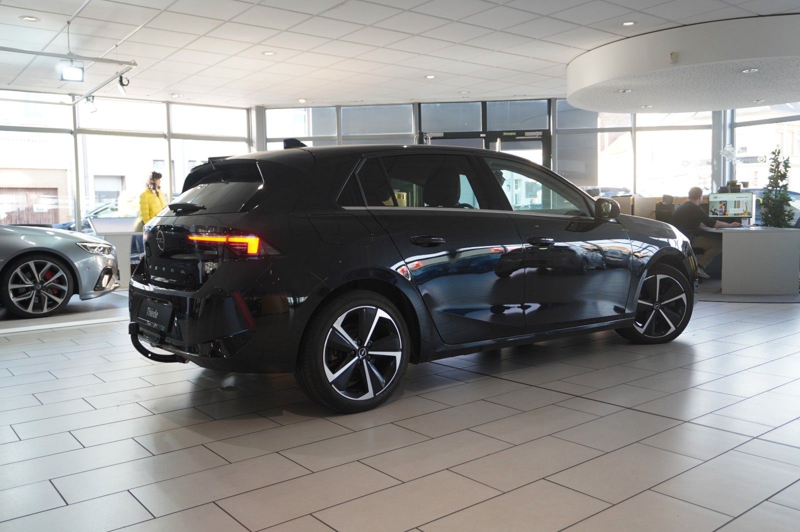 Fahrzeugabbildung Opel Astra L Lim. 1.6 HYBRID ELEGANCE NAVI/KAMERA/AHK