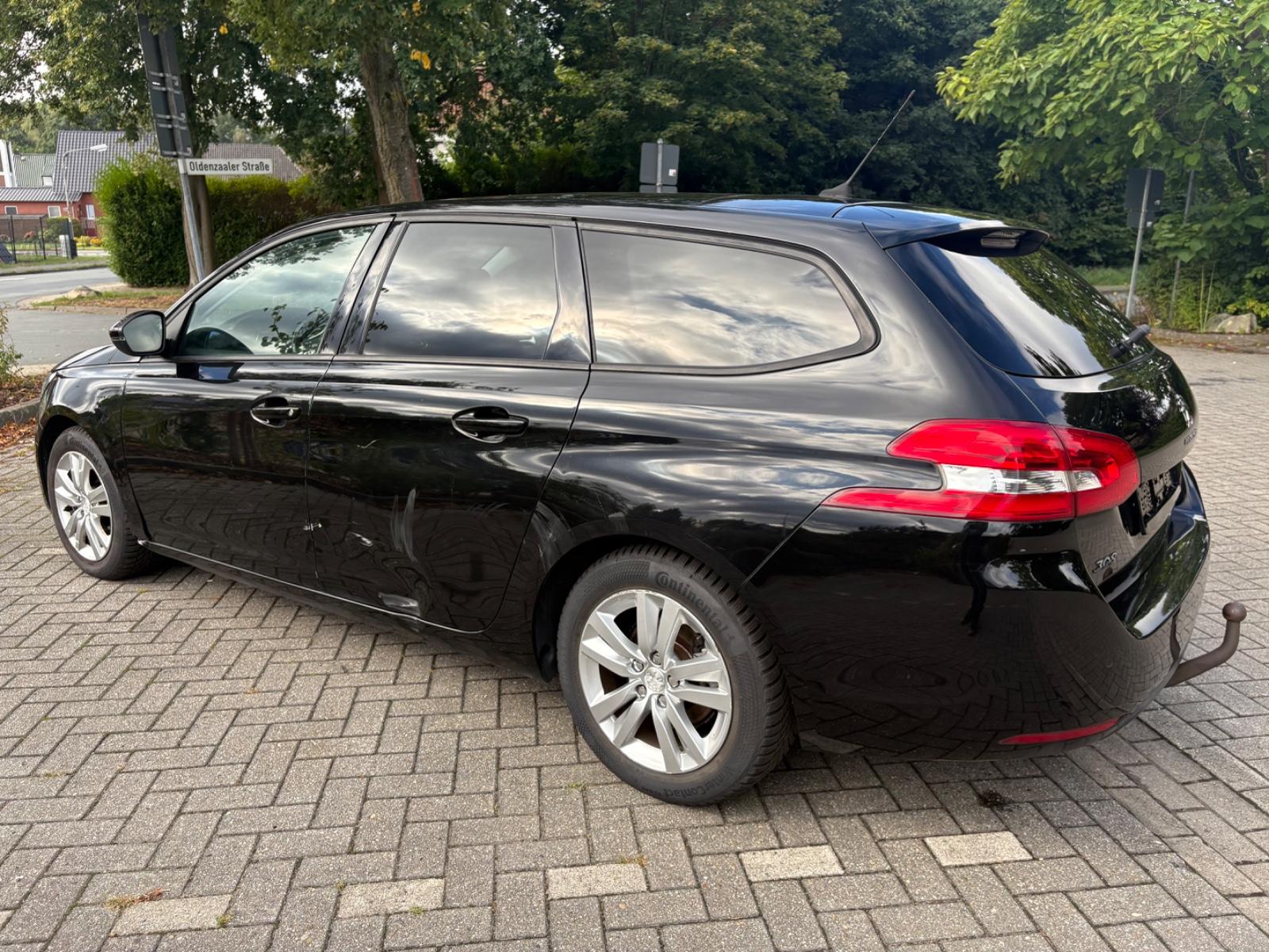 Peugeot 308 2015 — interior