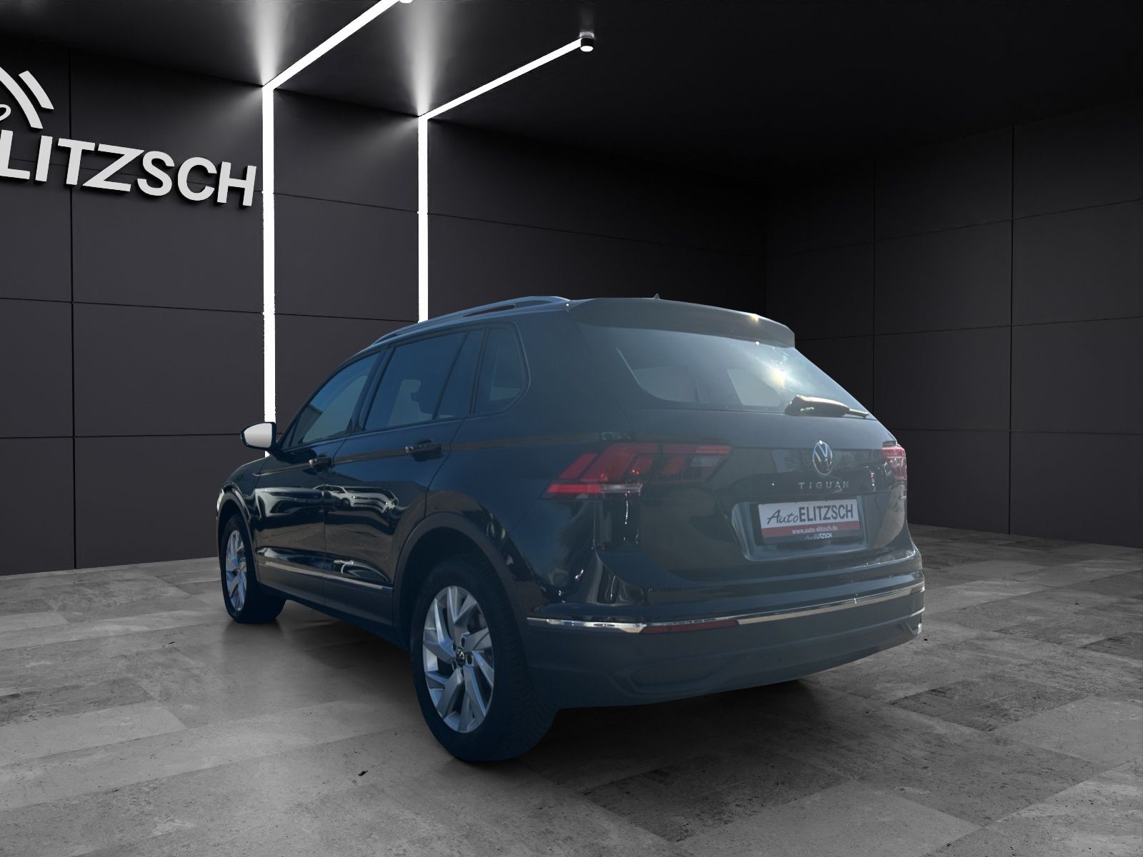 Fahrzeugabbildung Volkswagen Tiguan Life TDI DSG 4M LED ACC AHK LRHzg SH Rear