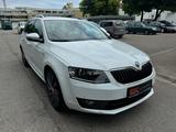 Skoda Octavia Combi L&K 4x4 Aut Navi Panorama AHK - Skoda Octavia mit Diesel-Antrieb: Allradantrieb, Kombi