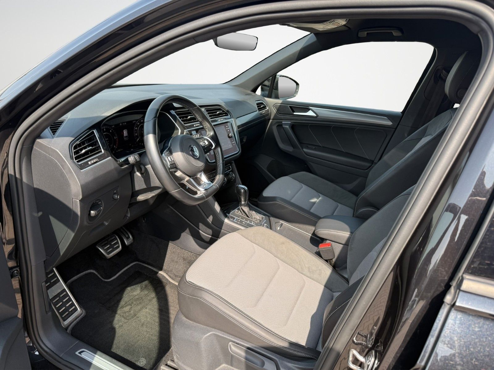 Fahrzeugabbildung Volkswagen TIGUAN HIGHL. R-LINE 4MOT DSG VIRT