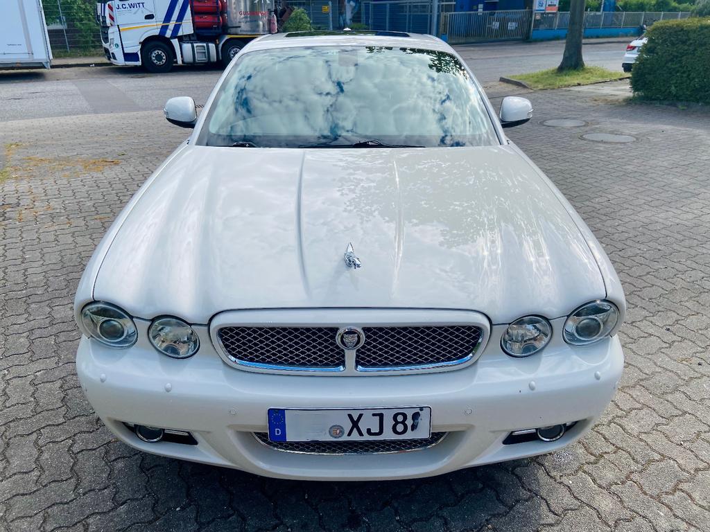 Jaguar XJ8