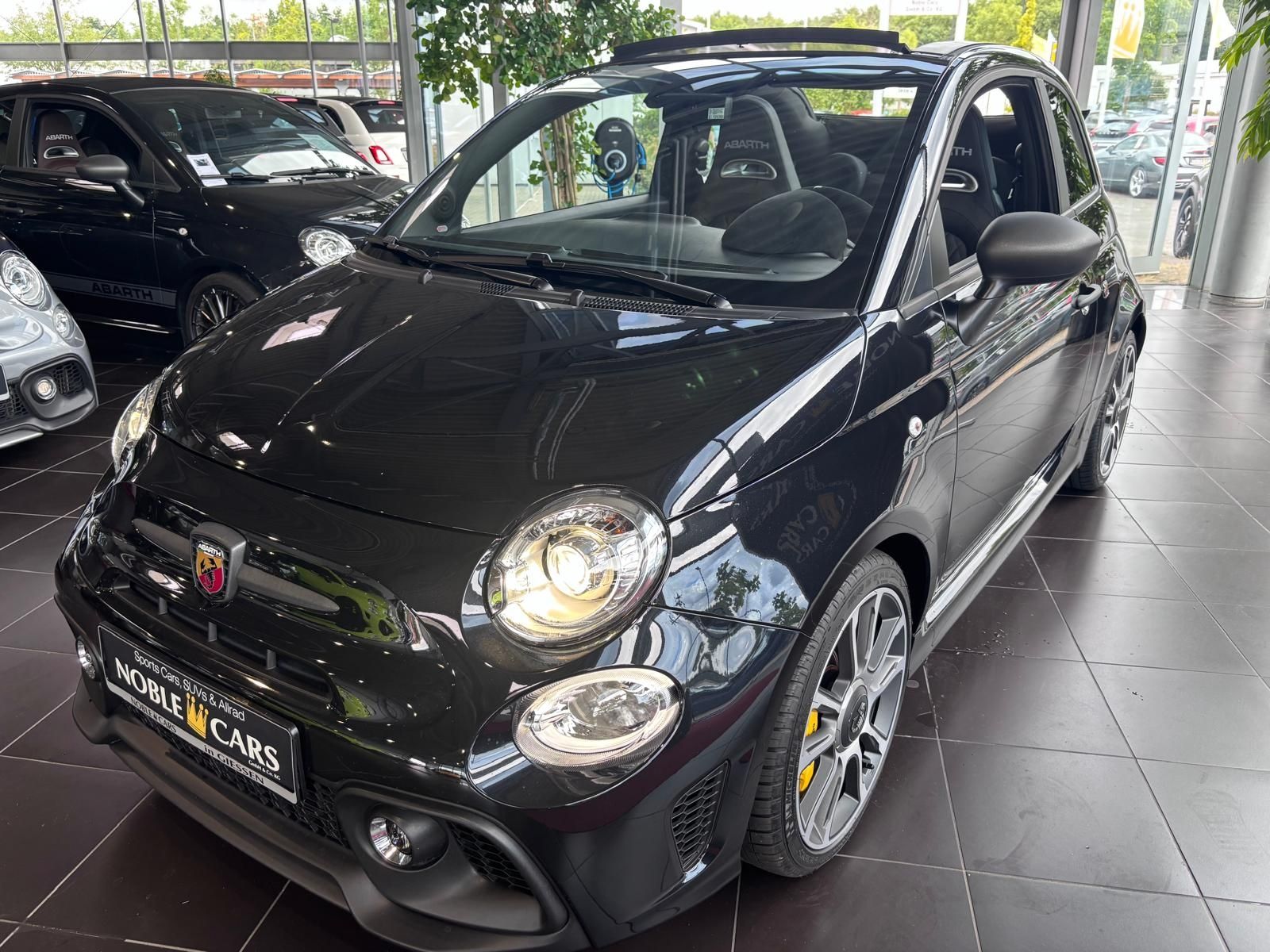 Fahrzeugabbildung Abarth 695C Turismo BEATS NAVI LEDER ALU