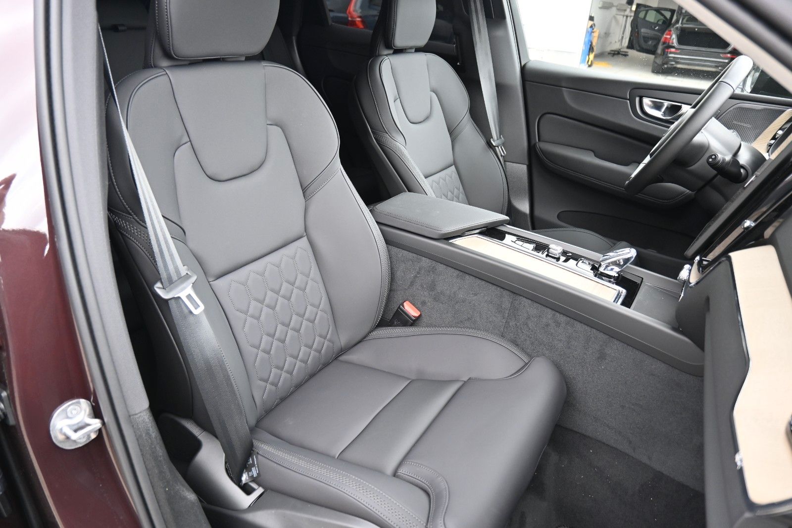Fahrzeugabbildung Volvo XC60 B5 AWD Plus Dark*FSHZG*360°*ACC*AHK