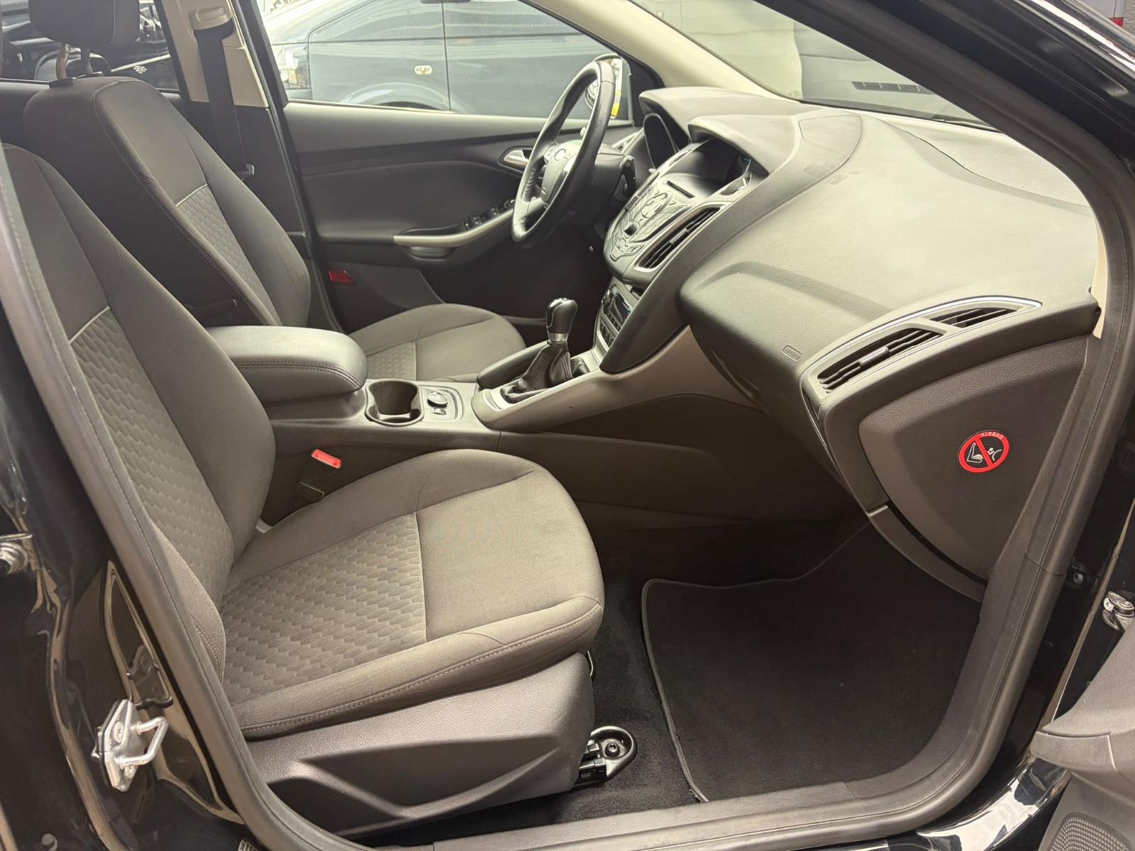 Ford Focus 2014 — photo 16