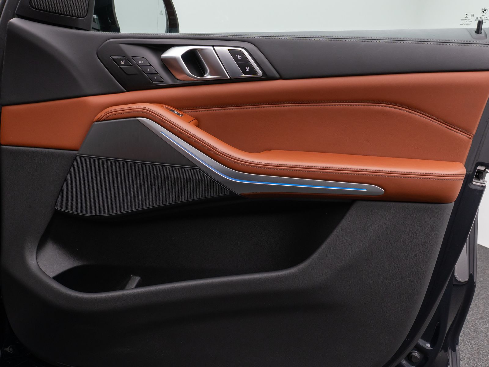 Fahrzeugabbildung BMW X5 xD45e M Sport Panorama 360°HUD HiFi NightVisi