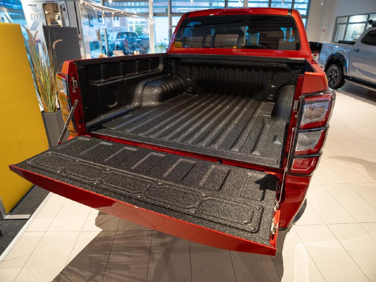Fahrzeugabbildung Isuzu D-Max Double Cab 4WD V-CROSS - Neues Modell MJ24