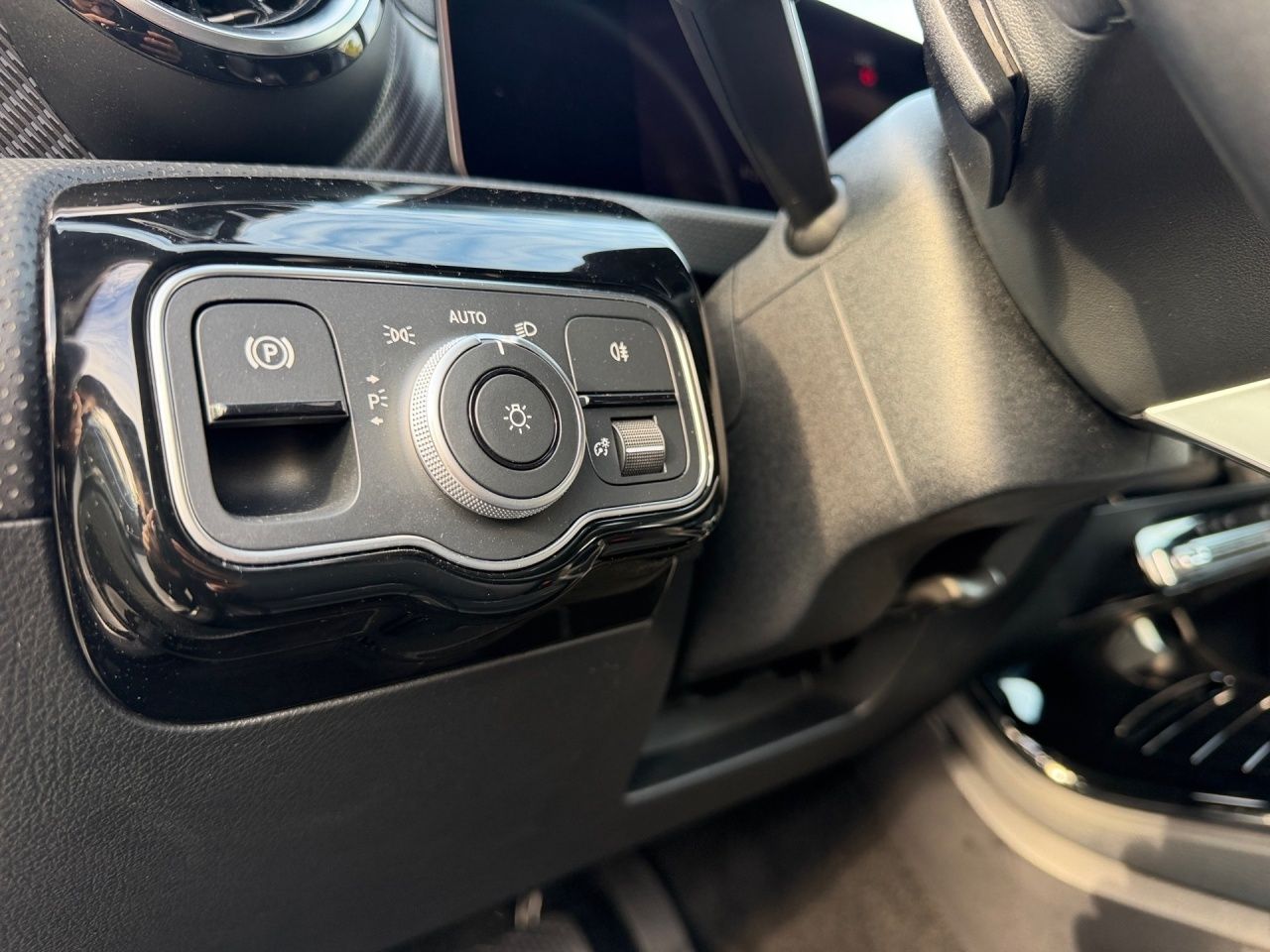 Fahrzeugabbildung Mercedes-Benz A 180 NIGHT+MULTIBEAM+KAMERA+SITZKOMFORT+