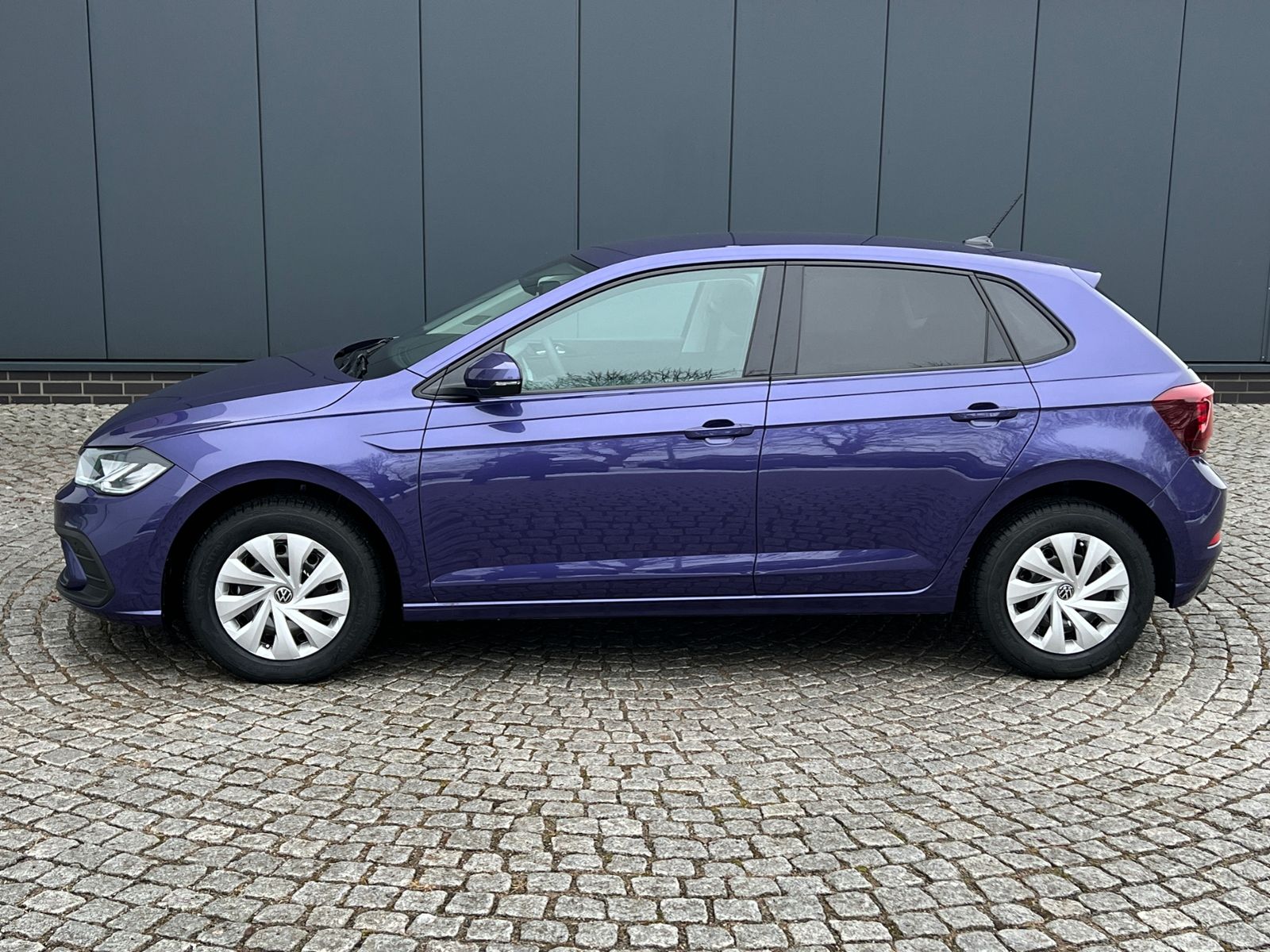 Fahrzeugabbildung Volkswagen Polo Life 1.0 *Navi, Ganzjahresreifen, Kamera*