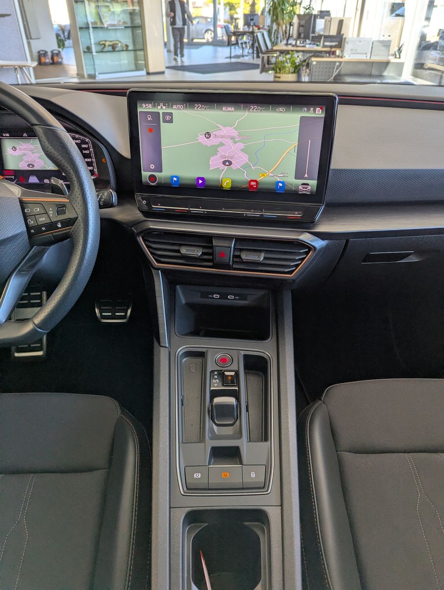 Fahrzeugabbildung CUPRA Leon VZ 2.0 TSI DSG Pano Matrix Beats Memory 19"