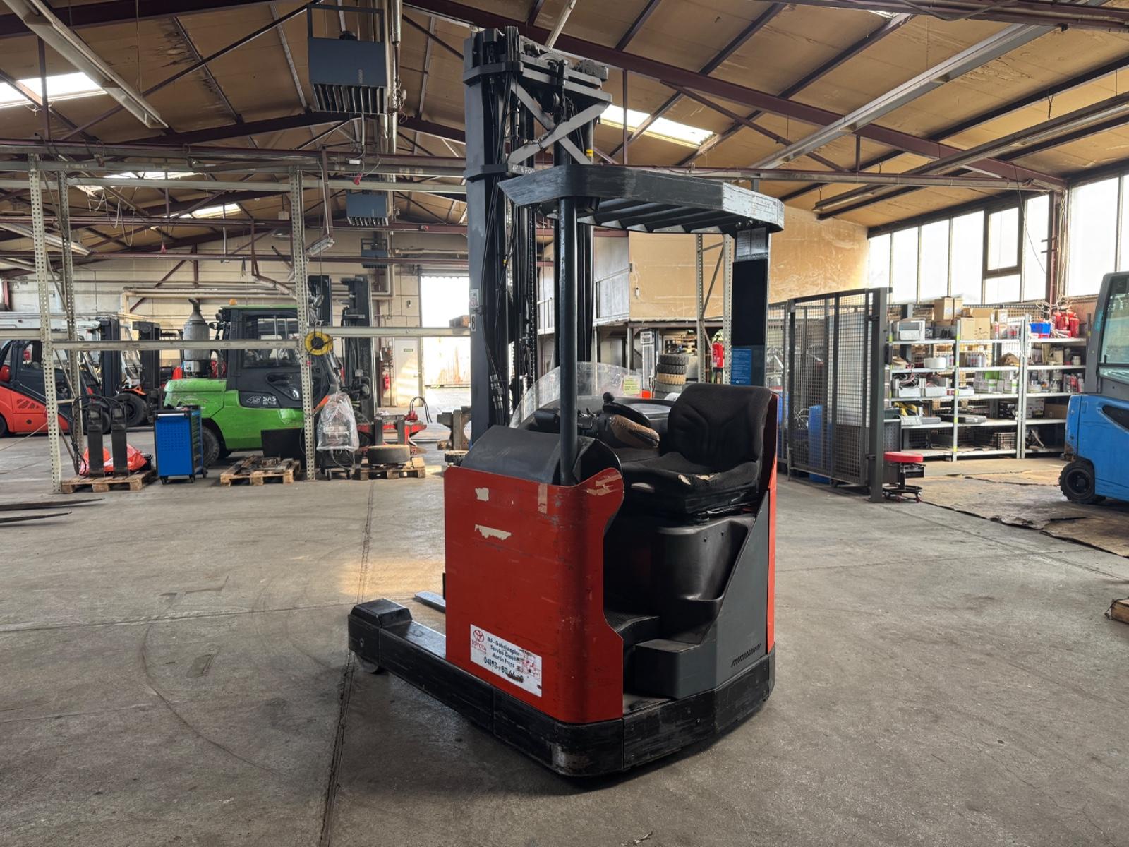 Toyota Schubmaststapler Triplex 1600Kg Tragkraft 6750mm