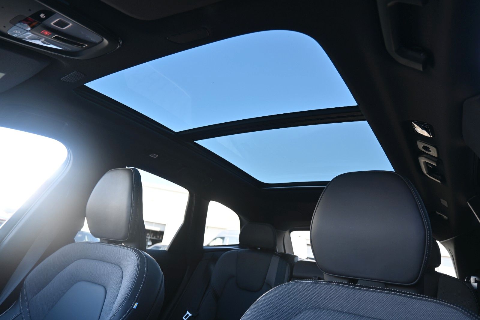 Fahrzeugabbildung Volvo XC60 T8 RC AWD Ultra Black Edition*360*Facelift