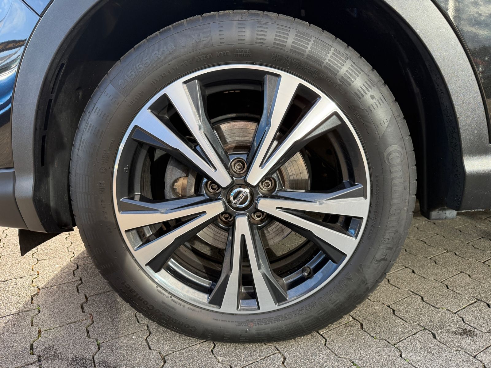 Fahrzeugabbildung Nissan Qashqai 1.3 DIG-T DCT ZAMA PANO NAV SHZ