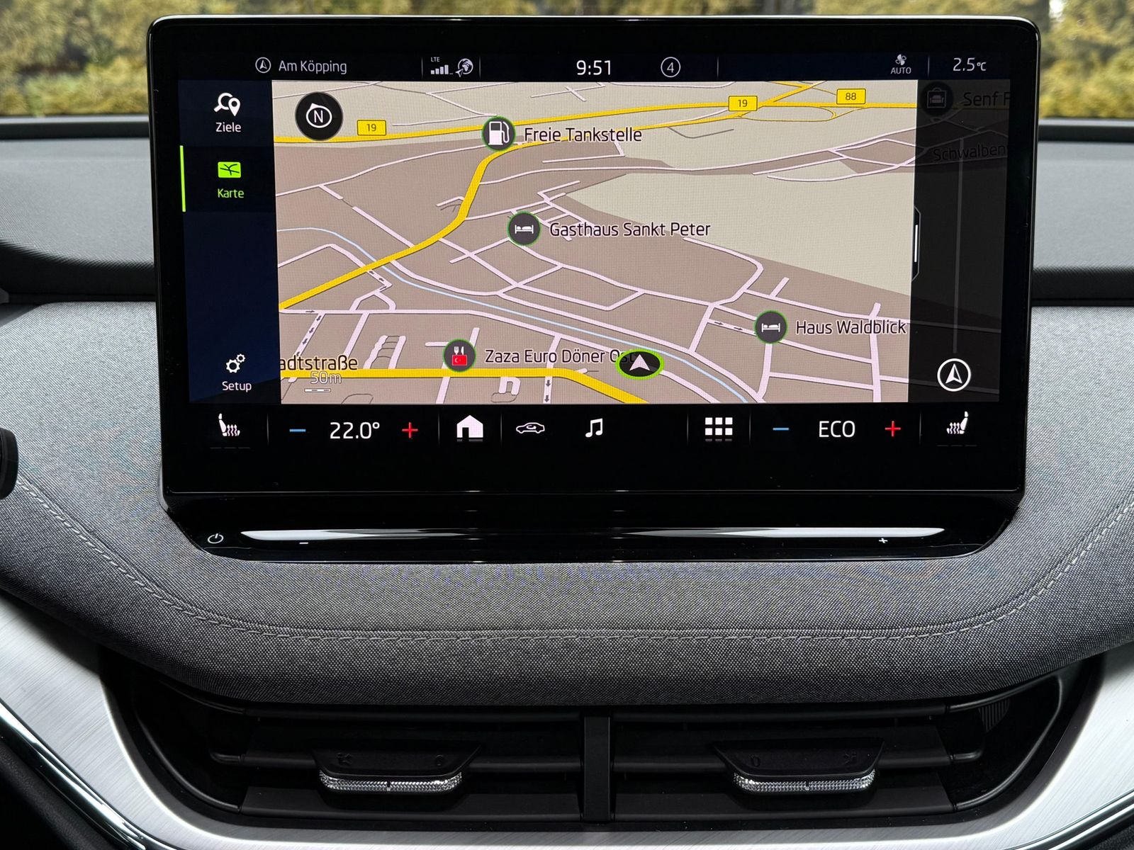 Fahrzeugabbildung SKODA Enyaq 60 Loft CCS+LED+NAV+SHZ+KAMERA+AHK+ACC+DAB